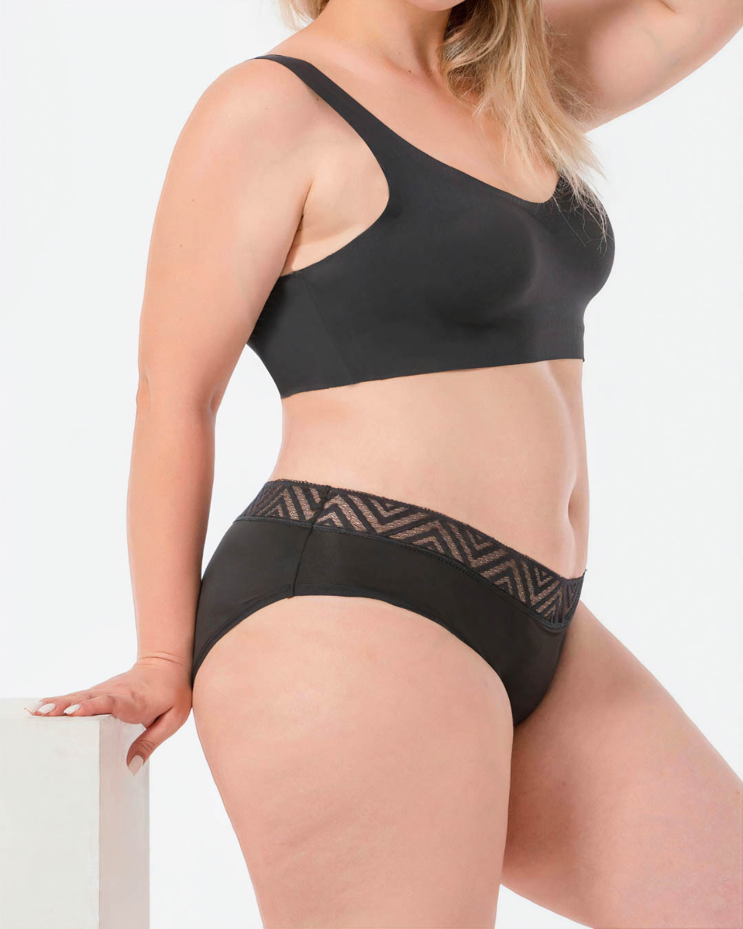Kjøp 1 få 2 - Lace Brief